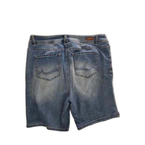 Angels Curvy Bermuda Shorts Women 20W Blue High Rise Summer Resort - Picture 2 of 8